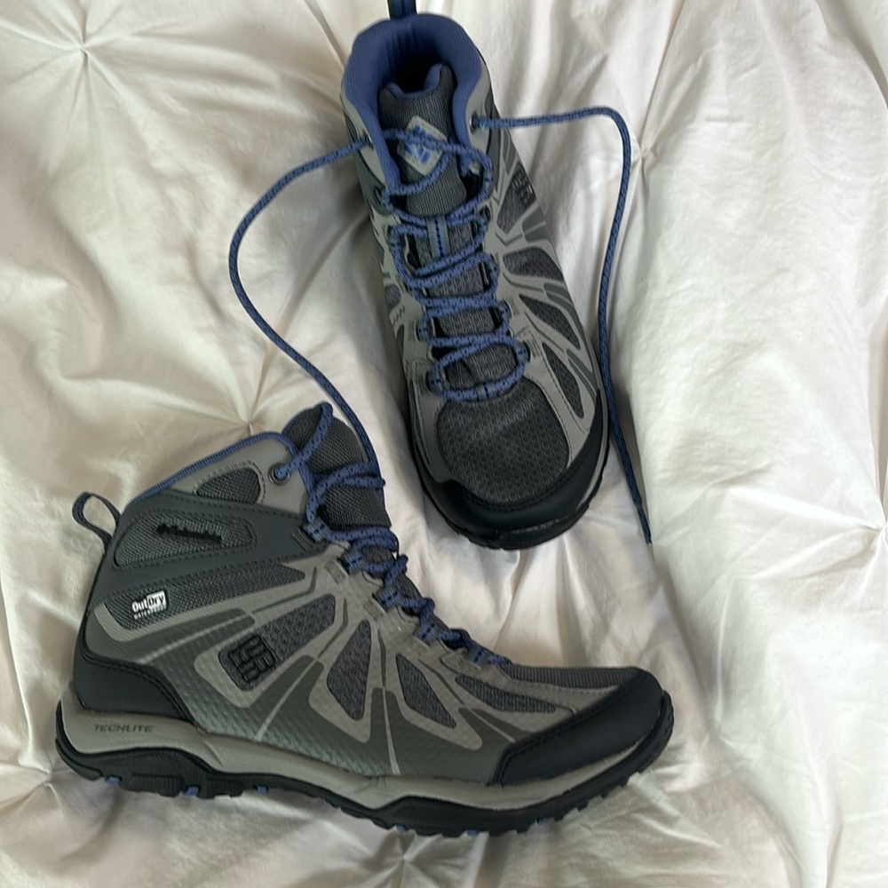 Almost new Columbia peak freak boots
